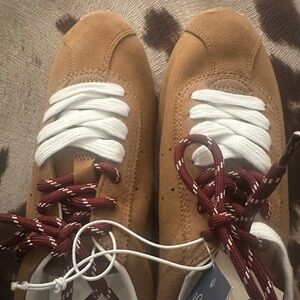 NEW Universal Thread Jojo Brown Memory Foam Sneakers